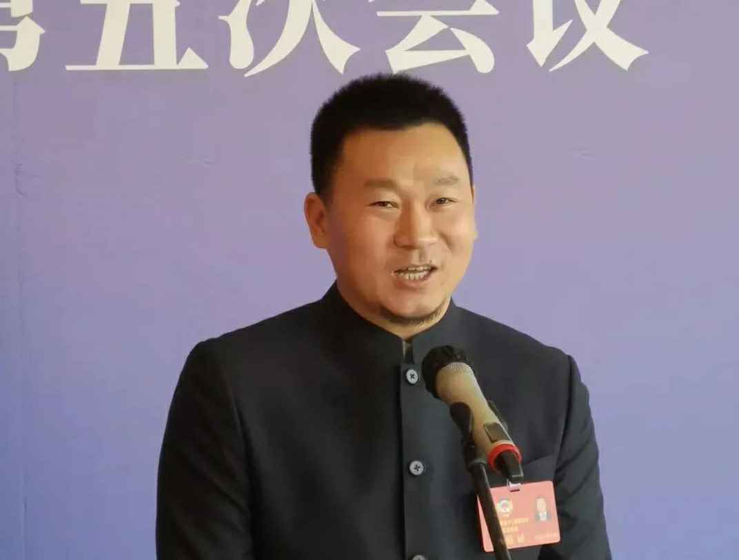 202204221343.jpg 为进一步展示市政协团结、民主、开放、自信的形象,向市民和网友展示政协委员的履职风采,中山市政协十二届五次会议在2月4日上午开幕前开设“委员通道”,市政协委员、米乐官方端网站登录入口-米乐online(中国)公司总经理陈朝阳走进“委员通道”,回应社会关切的问题。他就如何做好城市应急管理规划的问题进行发言,并回答记者提问。.jpg